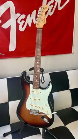 FENDER VINTERA ‘60S STRATOCASTER ELECTRIC GUITAR - 3-COLOR SUNBURST