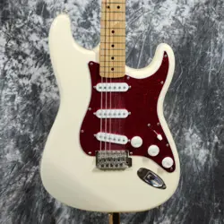 FENDER  STANDARD STRATOCASTER