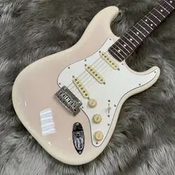 PLAYER2 STRATOCASTER RW