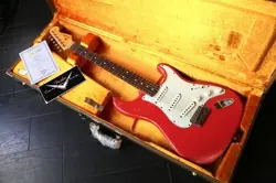 FENDER CUSTOM SHOP 1962 STRATOCASTER RELIC FIESTA RED 2011 ELECTRIC GUITAR