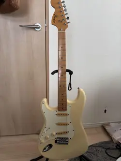 LEFT-HANDED STRATOCASTER 1972