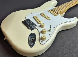 87 FENDER JAPAN STM-550G MIJ STARTOCASTER WHITE MEDIUM SCALE MISSING TREMOLO BAR