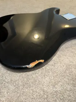 4-STRING ELECTRIC GUITAR