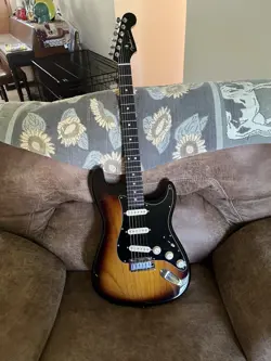 FENDER AMERICAN ULTRA LUXE STRATOCASTER ROSEWOOD FINGERBOARD 2-COLOR SUNBURST...