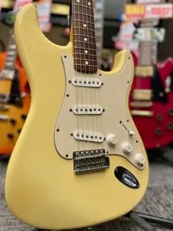 FENDER AMERICAN VINTAGE '62 STRATOCASTER 'THIN LACQUER' -VINTAGE WHITE- 2004