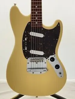 FENDER JAPAN MG69 2010-2012 MUSTANG TYPE WHITE ELECTRIC GUITAR USED FROM JAPAN