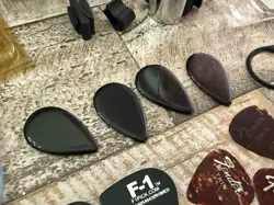 VINTAGE GUITAR PICKS