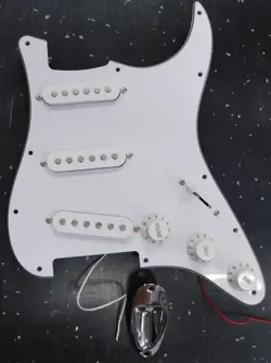 SERIES STRATOCASTER PREWIRED
