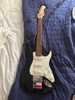 SQUIRE STRATOCASTER MINI