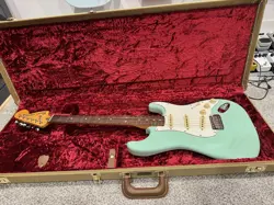 FENDER VINTERA II 70S STRATOCASTER SURF GREEN ELECTRIC GUITAR - MINT CONDITION