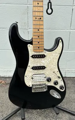 FENDER  STRATOCASTER HSS 6 STRING MAPLE FINGERBOARD ELECTRIC GUITAR - BLACK