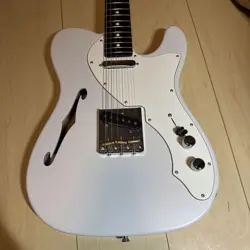 WHITE CUSTOM SHOP