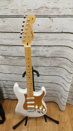 FENDER JAPAN HERITAGE 50S STRATOCASTER ELECTRIC GUITAR