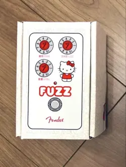 FINAL FENDER X HELLO KITTY FUZZ WHITE