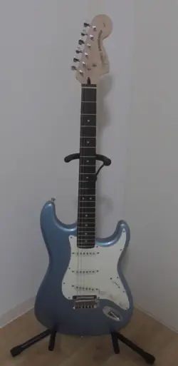 SQUIER BY FENDER / STRATOCASTER