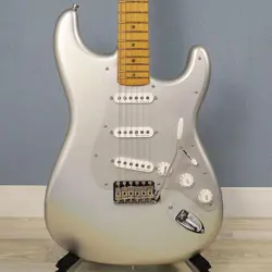 FENDER H.E.R. STRATOCASTER MAPLE FINGERBOARD CHROME GLOW