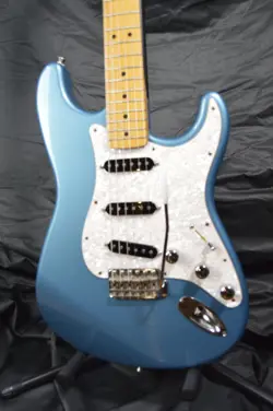2001 FENDER STRATOCASTER