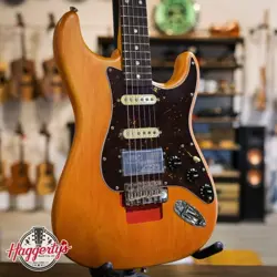 WITH VINTAGE-STYLE NAVY