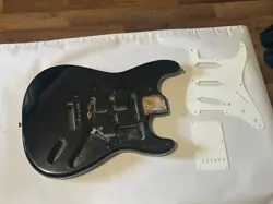 CLAPTON SIGNATURE ARTIST