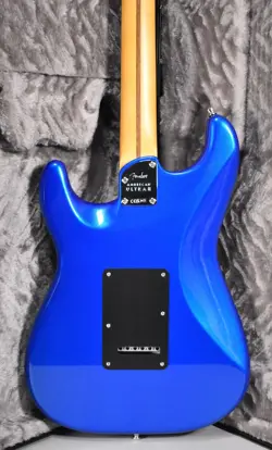 STRATOCASTER NOBLE BLUE