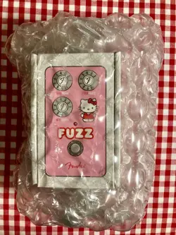 NEW UNOPENED FENDER HELLO KITTY FUZZ FUZZ HELLO KITTY FENDER PENO.66