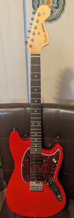 CUSTOM FENDER LIC. SONIC MUSTANG GUITAR