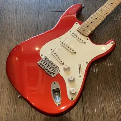 SQUIER BY FENDER STRATCASTERELECTRIC GUITAR