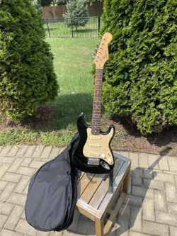 VINTAGE BLACK FENDER SQUIER MINI STRATOCASTER GUITAR WITH CASE FREE SHIP!