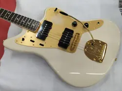 TRADITIONAL ELECTRIC GUITAR