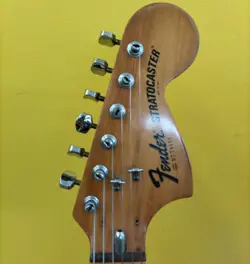 STRATOCASTER 1977