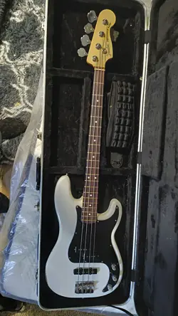 2022 FENDER USA AMERICAN PERFORMER PRECISION BASS SUNBURST