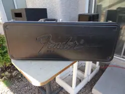 FENDER  GUITAR HARD SHELL CASE   1980 1981  PLASTIC MOLDED USA,