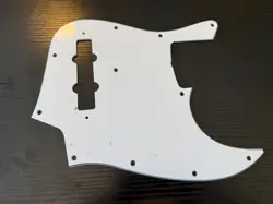 BASS PICKGUARD WHITE