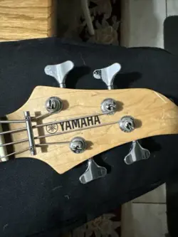 YAMAHA RBX170 4-STRING ELECTRIC BASS, METALLIC RED, FENDER GIG BAG, STRAPS