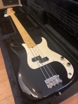 FENDER AMERICAN SPECIAL / ELECTRIC BASS GUITAR W/ SEMI-HC MADE IN 2010 USA