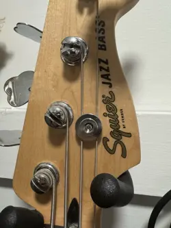 BASS GUITAR BURGUNDY