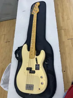 FENDER VINTERA II  ‘50S PRECISION BASS 4-STRING BASS MAPLE FRETBOARD DESERT SAND