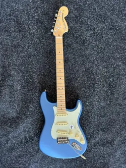 FENDER AMERICAN PERFORMER STRATOCASTER MAPLE FINGERBOARD ELECTRIC GUITAR