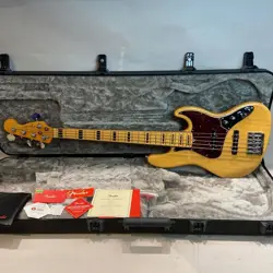 FENDER AMERICAN ULTRA JAZZ BASS V MAPLE FINGERBOARD AGED NATURAL