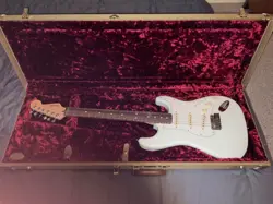 FENDER CUSTOM SHOP JEFF BECK SIGNATURE STRATOCASTER GUITAR, OLYMPIC WHITE