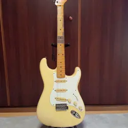 E SERIAL FENDER JAPAN 1984-1987 STRACASTER SAFE PACKING!