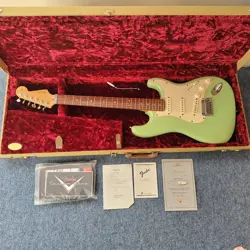 ELECTRIC GUITAR FENDER CUSTOM CLASSIC PLAYER STRATOCASTER SURF GREE WITH CASE