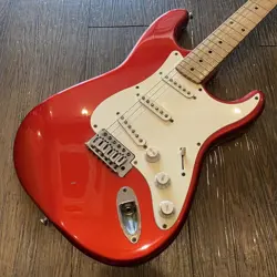 SQUIER BY FENDER STRATCASTER USED 2004 MAPLE NECK MAPLE FINGERBOARD RED