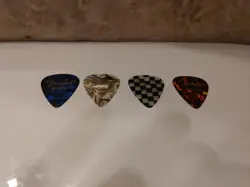 PICKS MEDIUM THIN