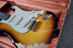 FENDER CUSTPMSHOP CUSTOM SHOP 1961 STRATOCASTER USA