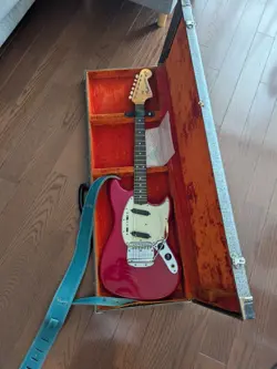 EARLY SMALL HEAD VINTAGE FENDER MUSTANG 1965 DAKOTA RED