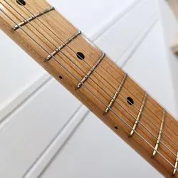 STRATOCASTER E-SERIAL