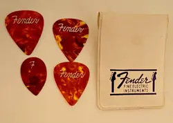 PICKS-FENDER