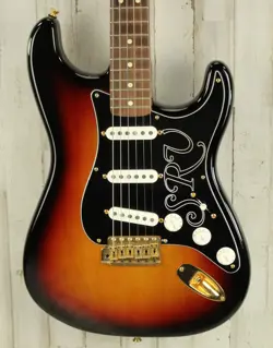 USED FENDER STEVIE RAY VAUGHAN STRATOCASTER (143)