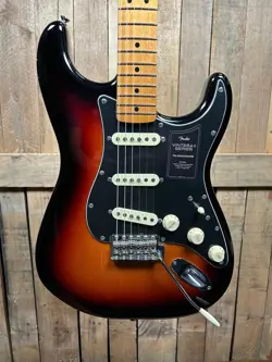 FENDER VINTERA II '70S STRATOCASTER ELECTRIC GUITAR - 3-COLOR SUNBURST